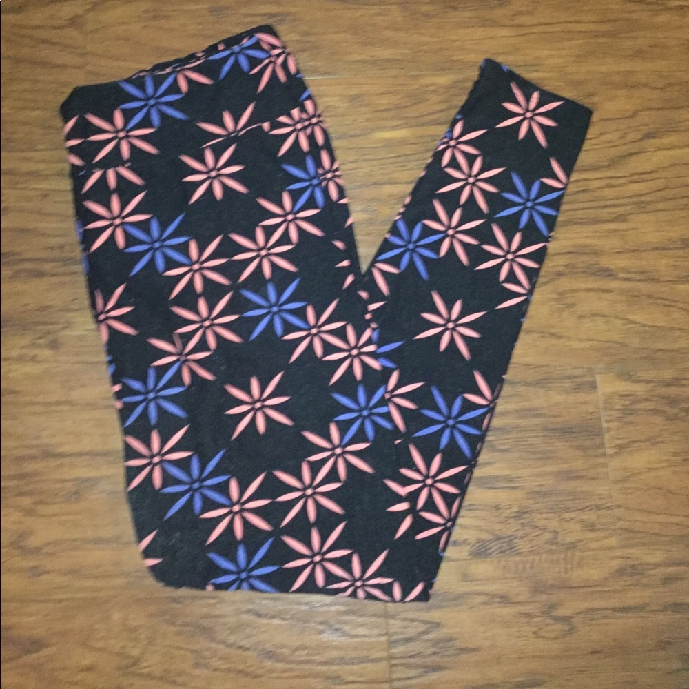 LuLaRoe Leggings (Tall & Curvy) (firework print)